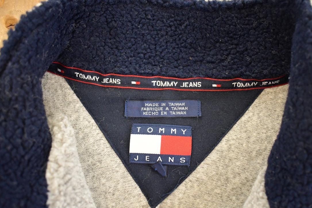 Vintage 1990s Tommy Hilfiger Fleece Full Zip Sweater Men's L from propervintagecanada