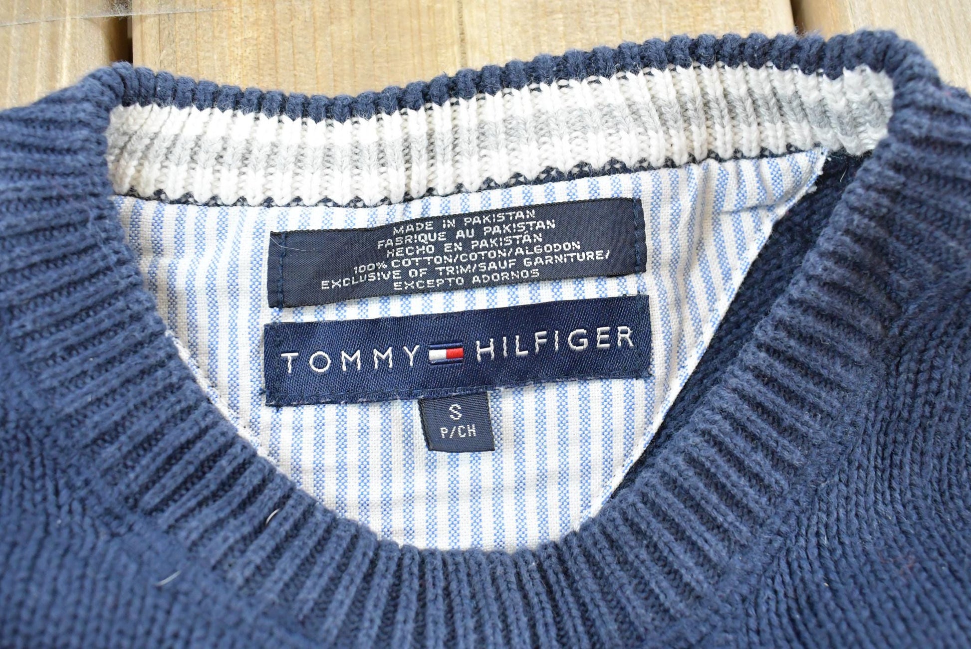 Vintage 1990s Tommy Hilfiger Knit Crewneck Sweater Men's M from propervintagecanada