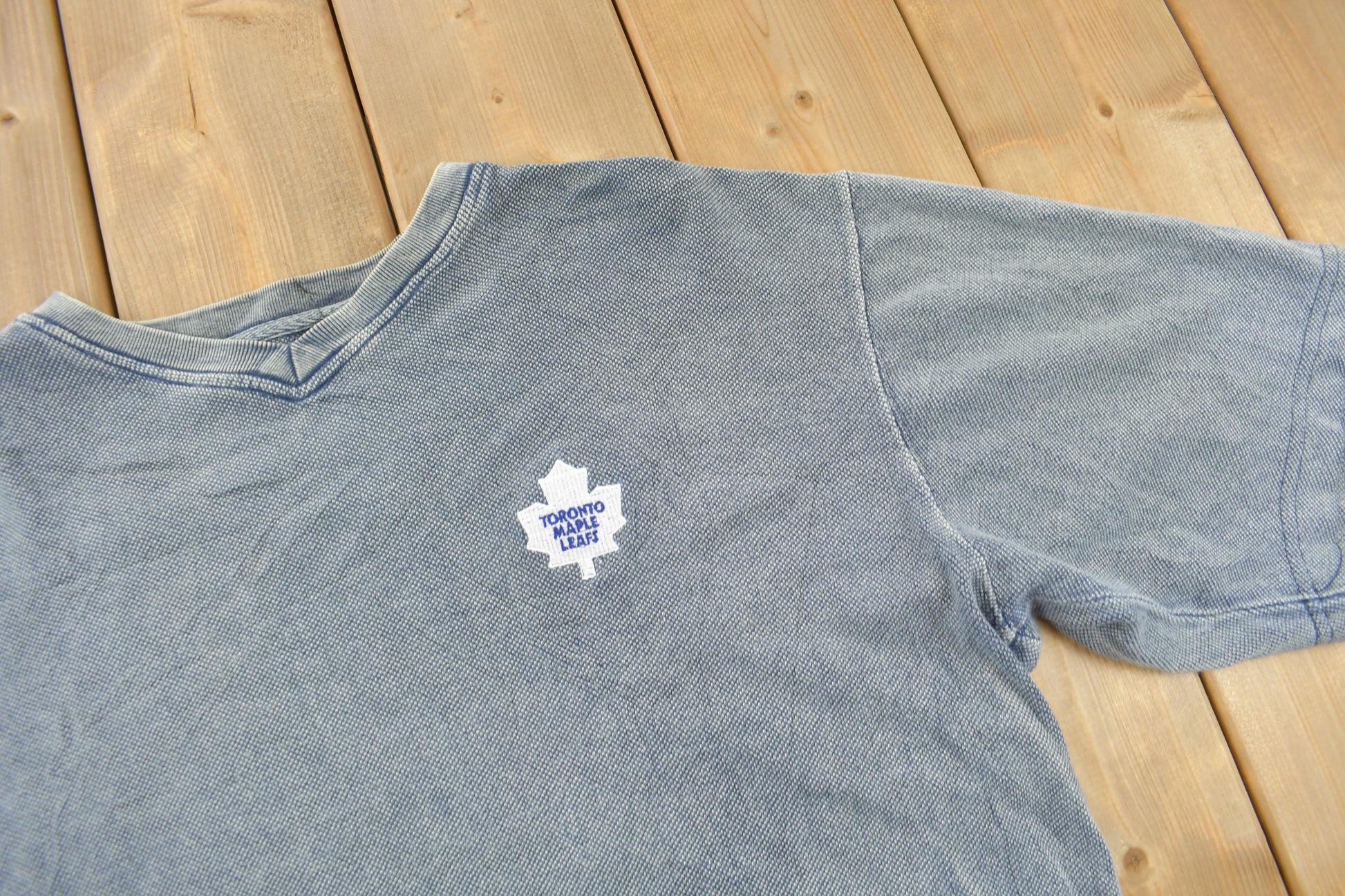 Vintage 1990s Toronto Maple Leafs NHL Hockey Graphic T-Shirt Men's XL from propervintagecanada