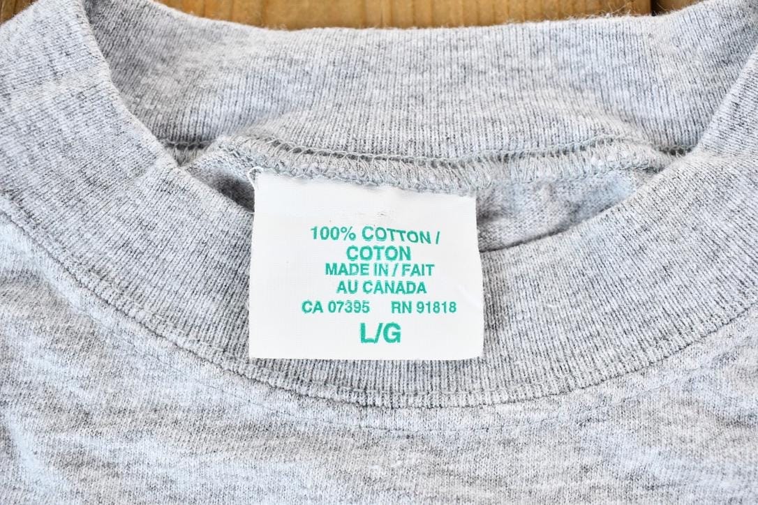 Vintage 1990s Toronto Ontario Canada Tartan Style Wildlife Graphic T-Shirt Men's M-L from propervintagecanada