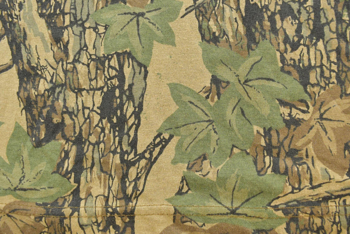 Vintage 1990s Trebark RealTree Camo T-Shirt Men's Large from propervintagecanada