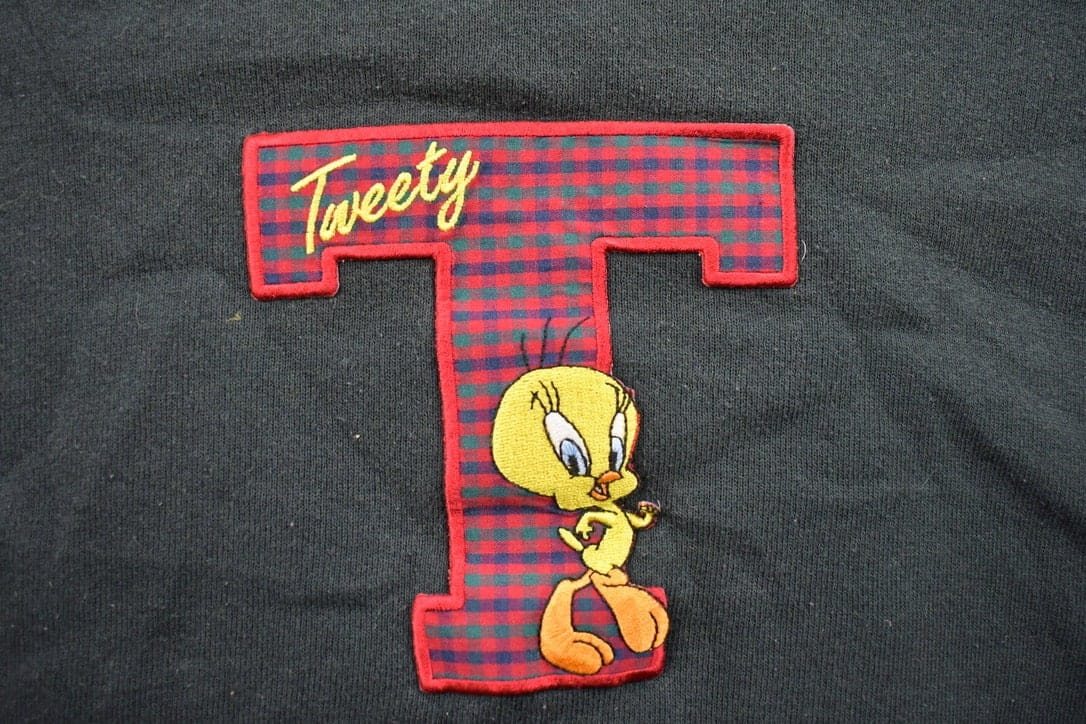 Vintage 1990s Tweety Bird Looney Tunes Crewneck Men's XL from propervintagecanada