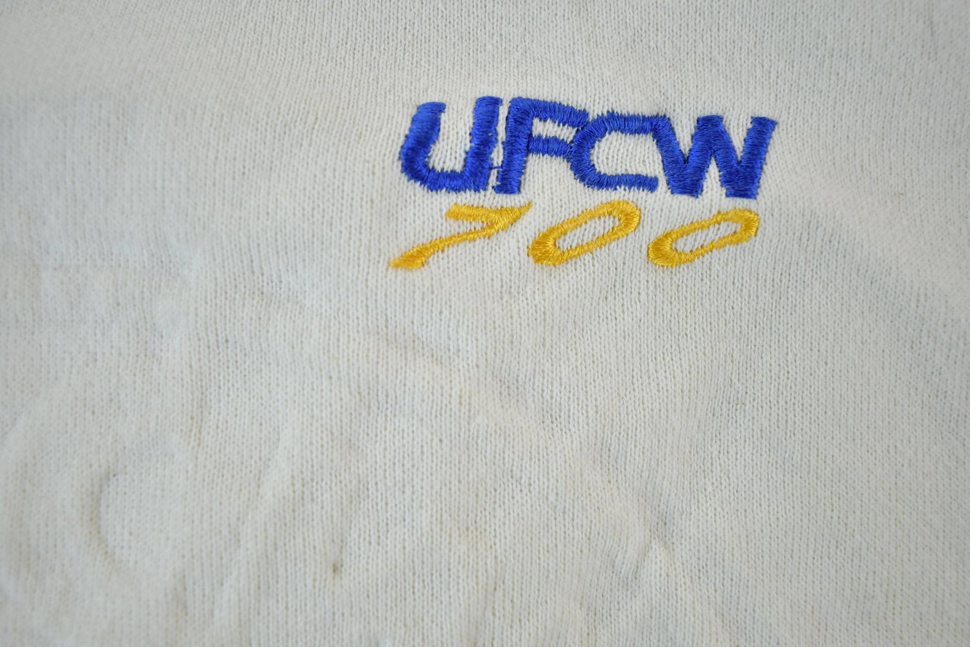 Vintage 1990s UFCW 700 Crewneck Sweatshirt Mens M from propervintagecanada
