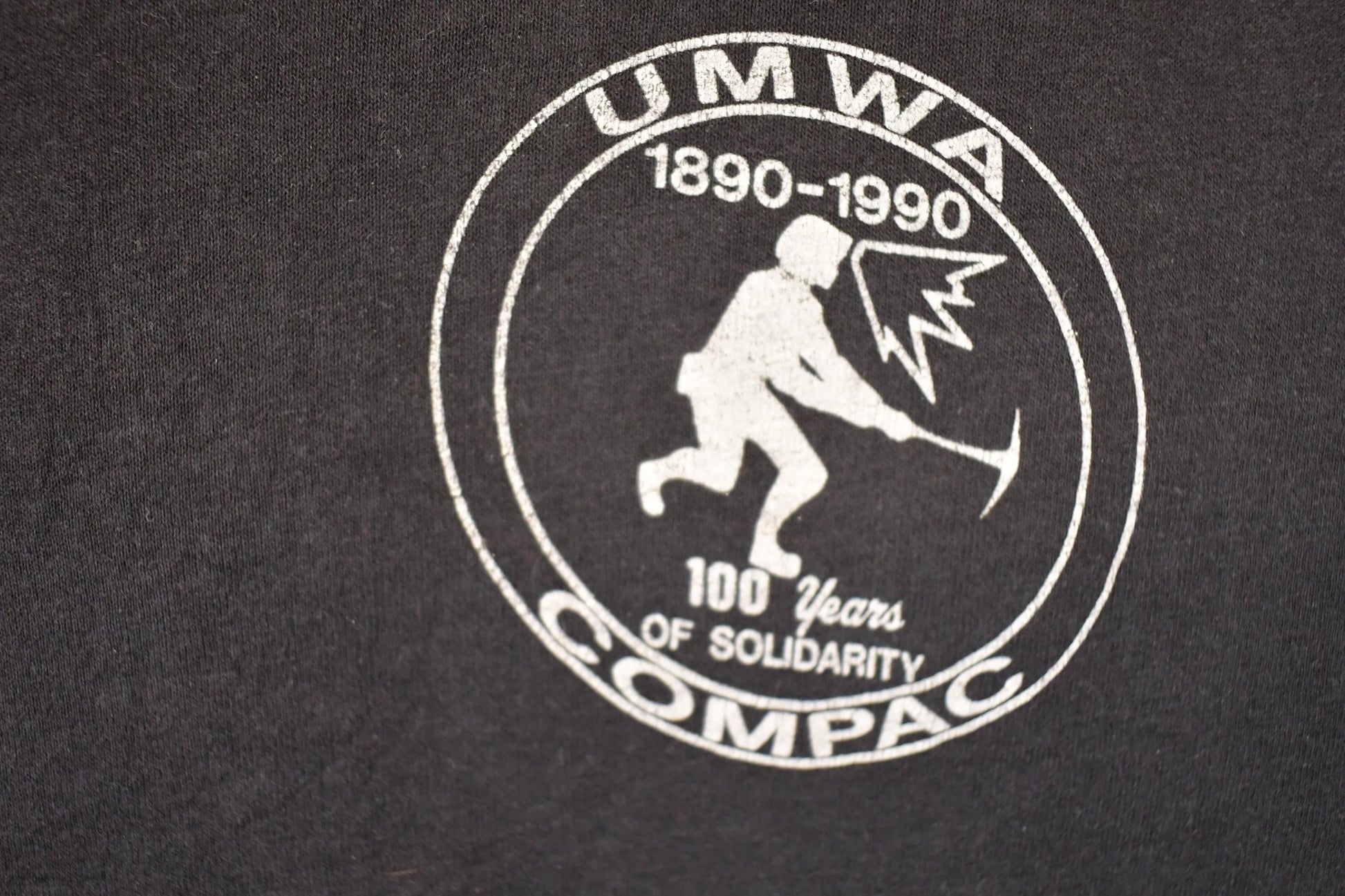 Vintage 1990s UMWA Compac Souvenir Windjammer T-Shirt Men's M from propervintagecanada