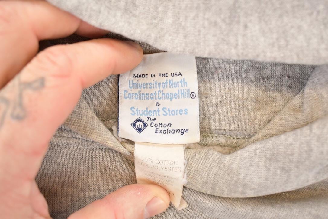 Vintage 1990s UNC Student Stores Chapel Hill University Hoodie Sweater Men's L from propervintagecanada