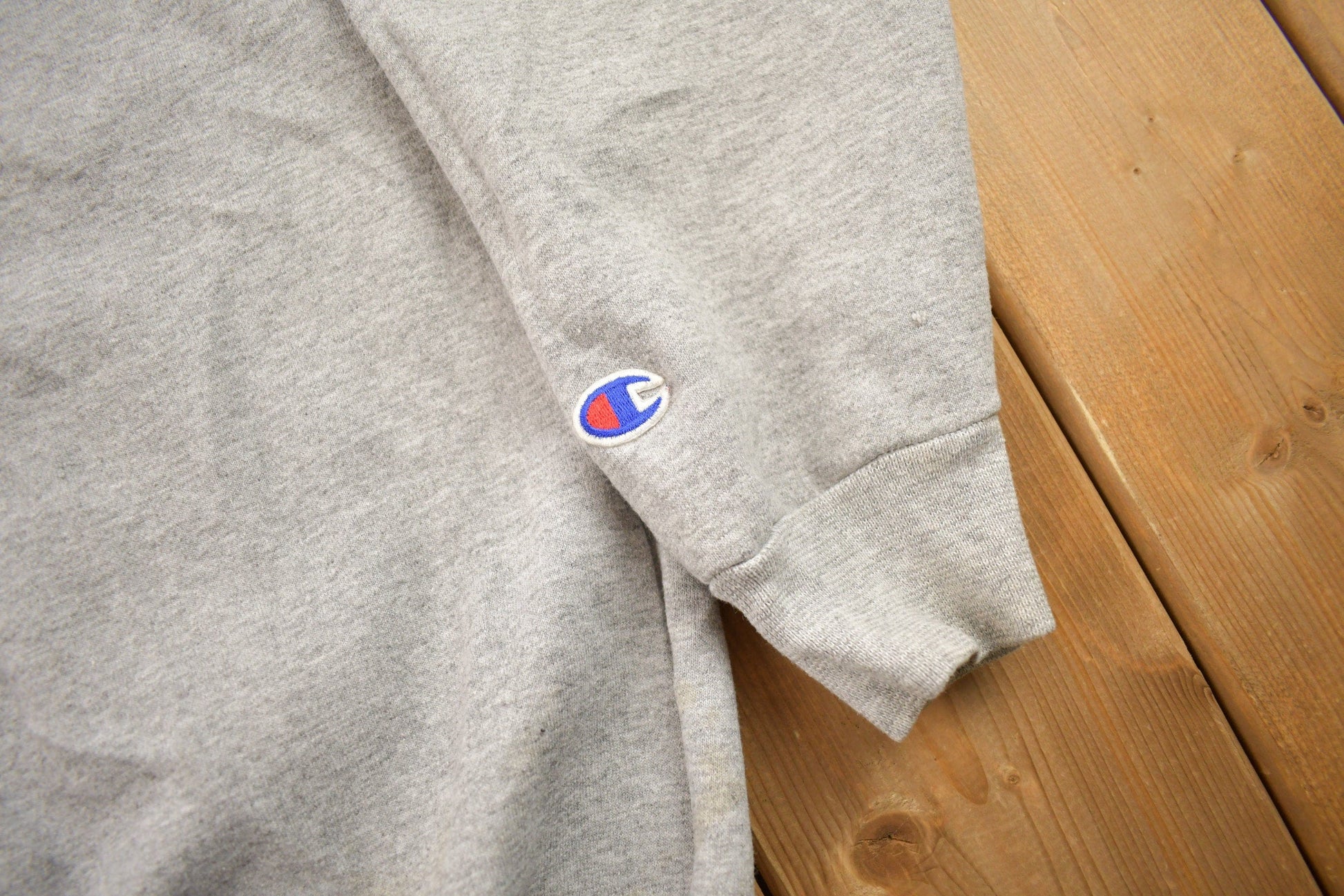 Vintage 1990s University Of Wisconsin Collegiate Champion Crewneck Men's Large from propervintagecanada