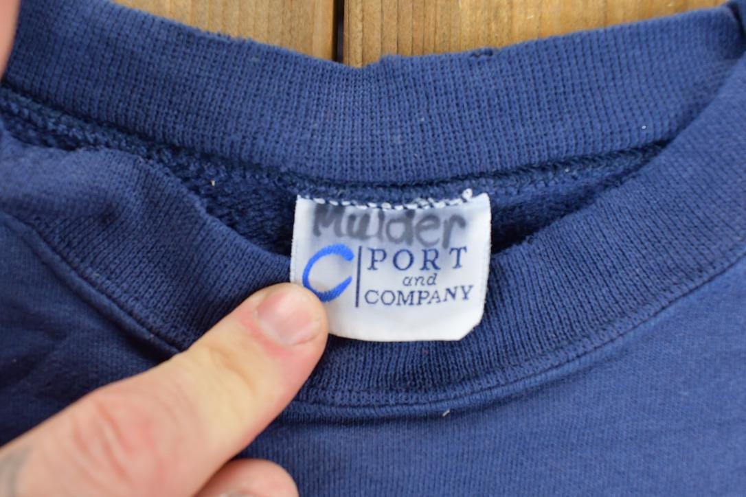 Vintage 1990s Upper Iowa University Collegiate Crewneck Men's XL from propervintagecanada