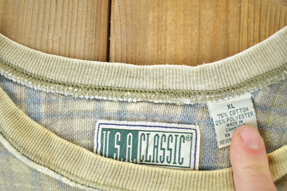 Vintage 1990s USA Classic Souvenir Crewneck Sweatshirt Made In USA Men's XL from propervintagecanada