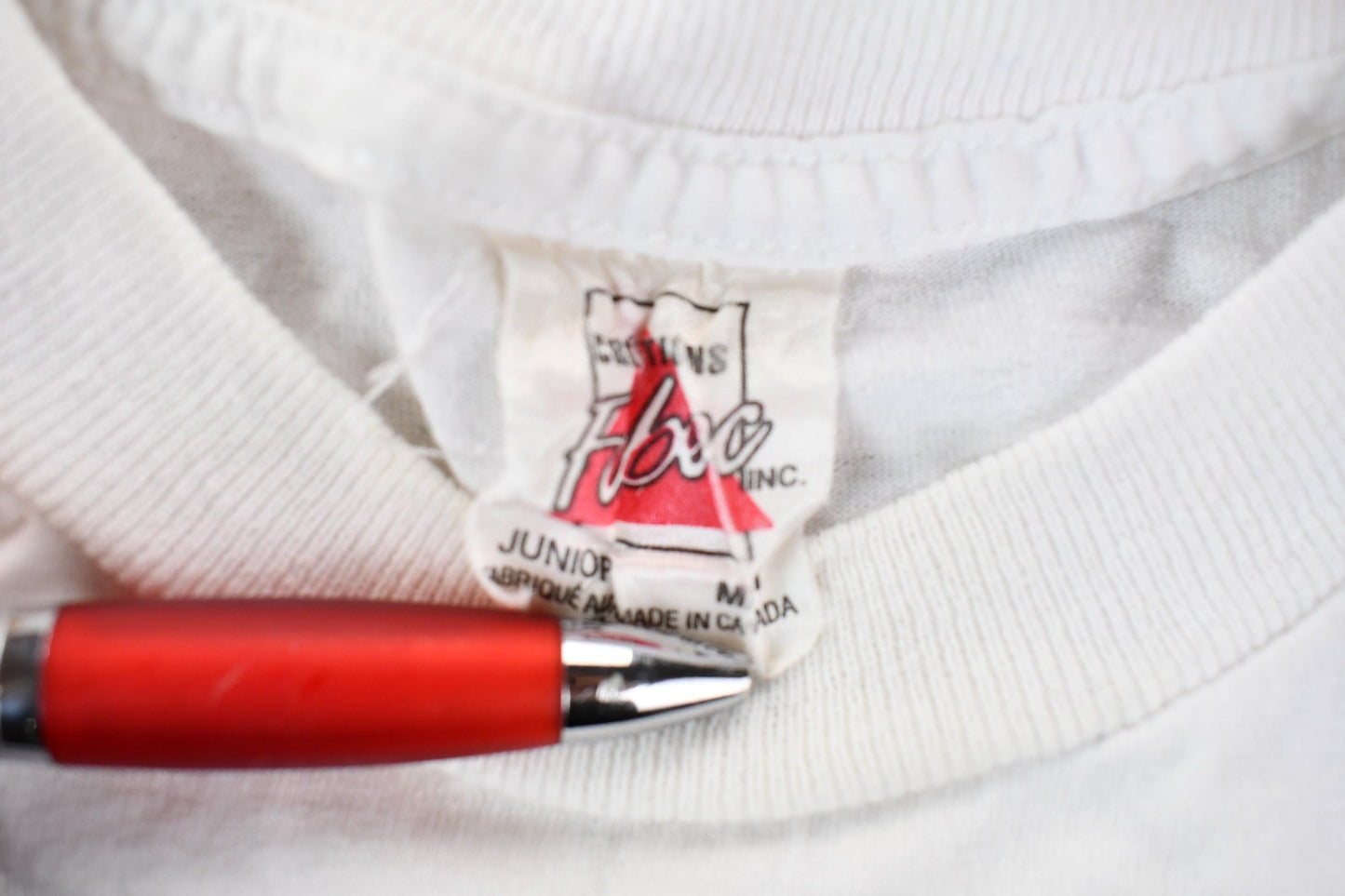 Vintage 1990s Victoria British Colombia Landmarks Souvenir Single Stitch Graphic Travel T-Shirt Made In Canada Men's Small from propervintagecanada