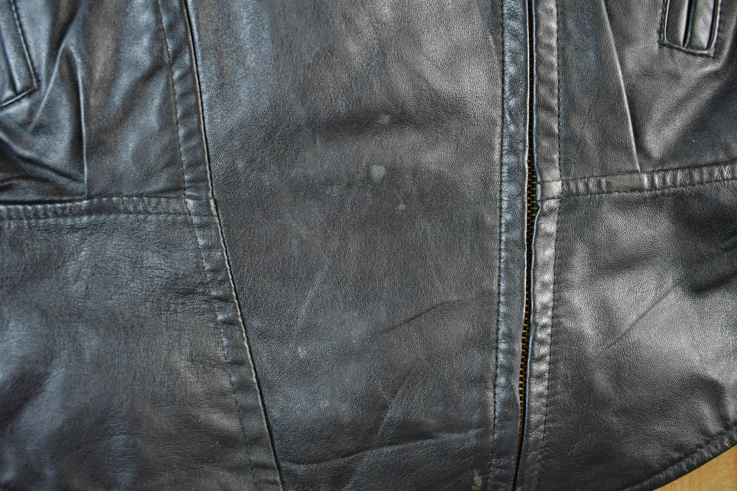 Vintage 1990s Wilson Thinsulate Motorcycle Leather Biker Jacket Adult Large Men's Small from propervintagecanada