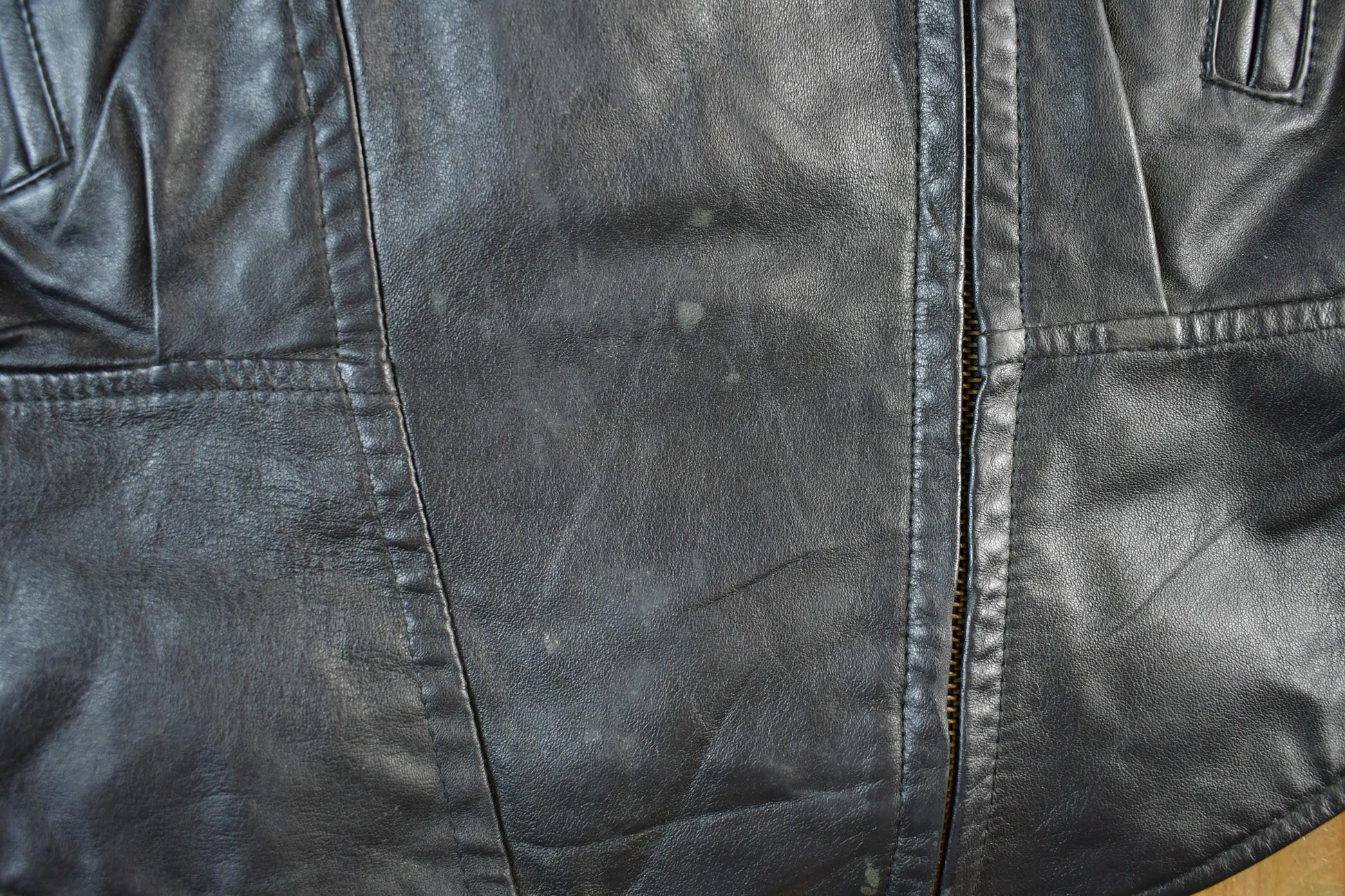 Vintage 1990s Wilson Thinsulate Motorcycle Leather Biker Jacket Adult Large Men's Small from propervintagecanada