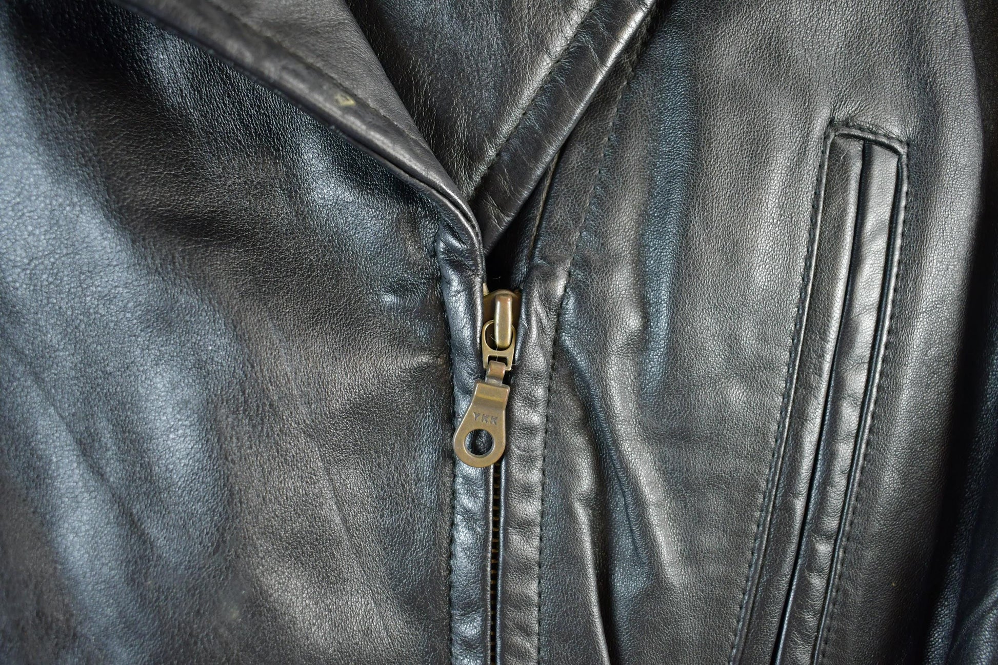 Vintage 1990s Wilson Thinsulate Motorcycle Leather Biker Jacket Adult Large Men's Small from propervintagecanada