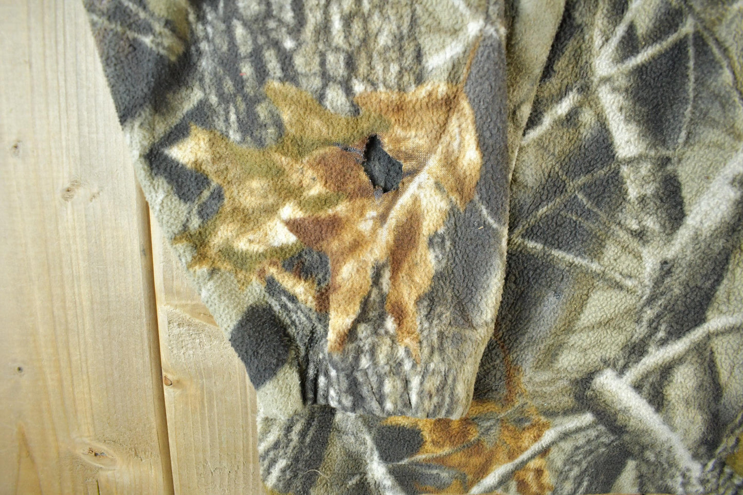 Vintage 1990s Winchester Tree Camo Zip Up Fleece Sweater Jacket Men's Large from propervintagecanada