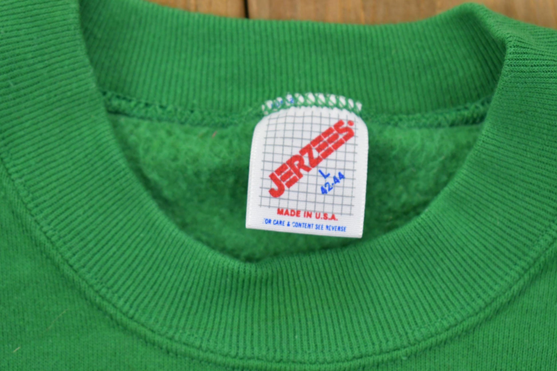 Vintage 1990s Winona Lake Souvenir Jerzees Crewneck Sweatshirt Men's Medium from propervintagecanada