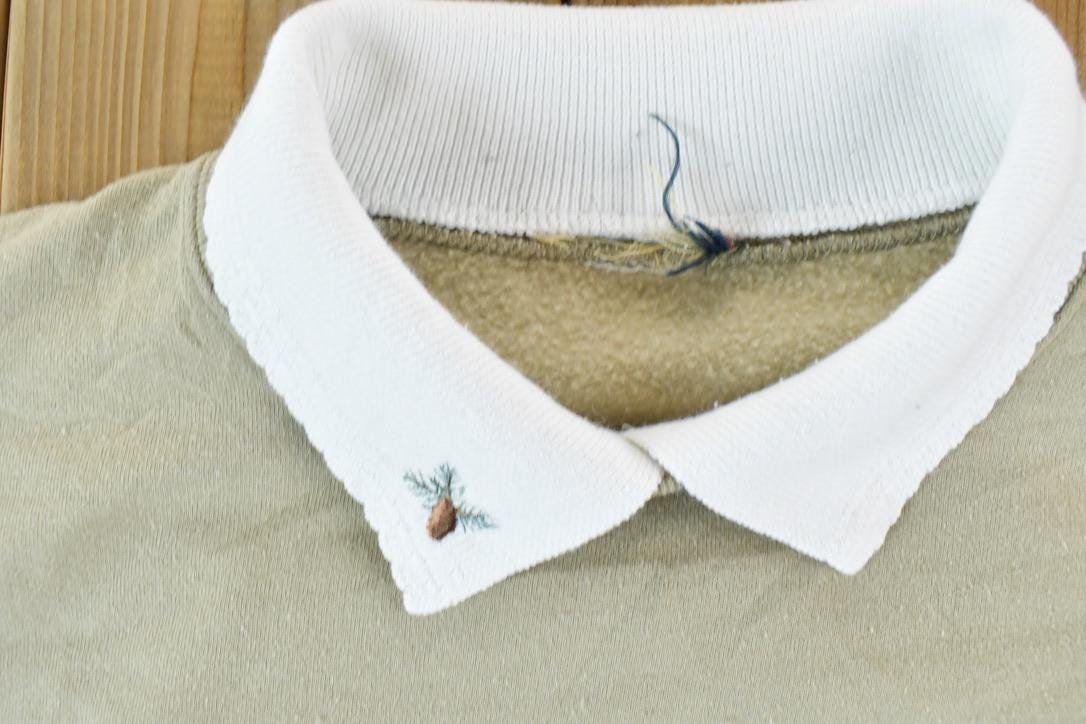 Vintage 1990s Winter Birds Cute Collared Embroidered Crewneck Sweater Men's XL from propervintagecanada