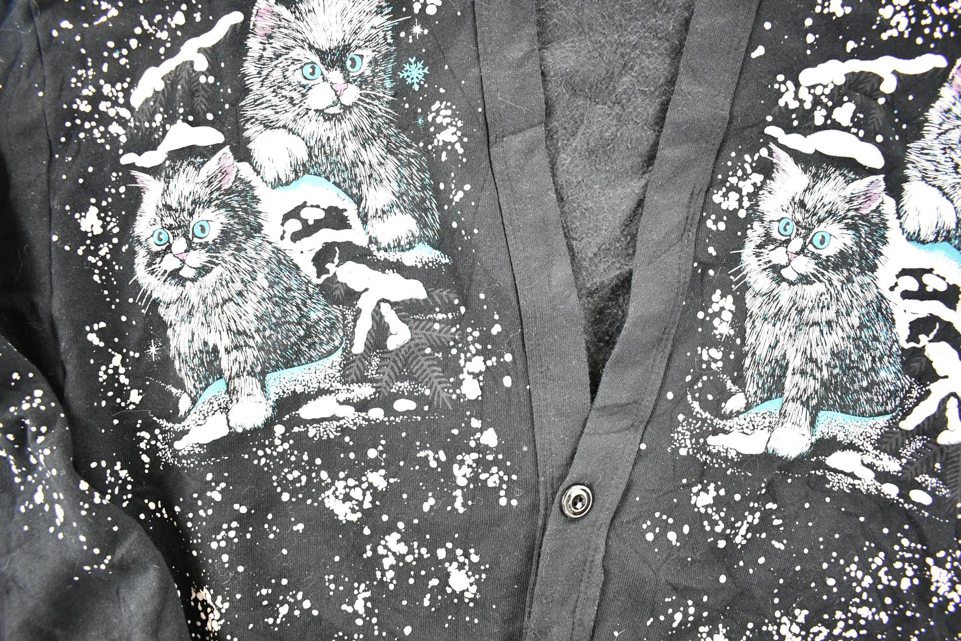 Vintage 1990s Winter Kitten AOP Cardigan Sweatshirt Women's XL from propervintagecanada