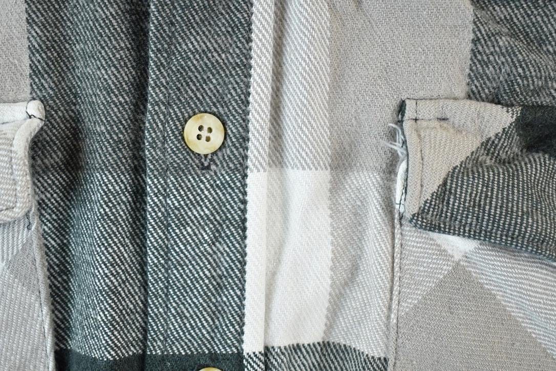 Vintage 1990s Winter Run Plaid Flannel Button Up Shirt Mens XL from propervintagecanada