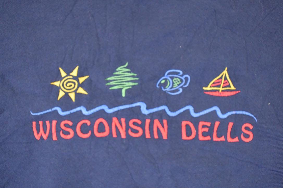 Vintage 1990s Wisconsin Dells Embroidered Sun Crewneck Sweatshirt Men's L from propervintagecanada