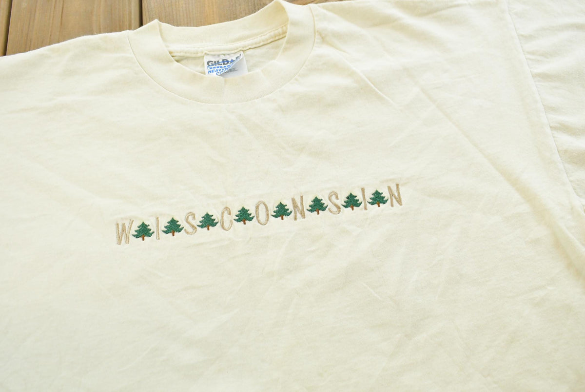 Vintage 1990s Wisconsin Embroidered Souvenir T Shirt Mens XL from propervintagecanada