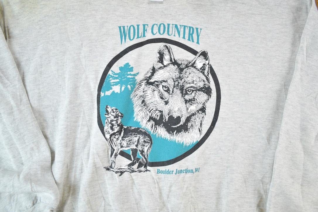 Vintage 1990s Wolf Country Souvenir Crewneck Sweatshirt Made In USAMen's Medium from propervintagecanada