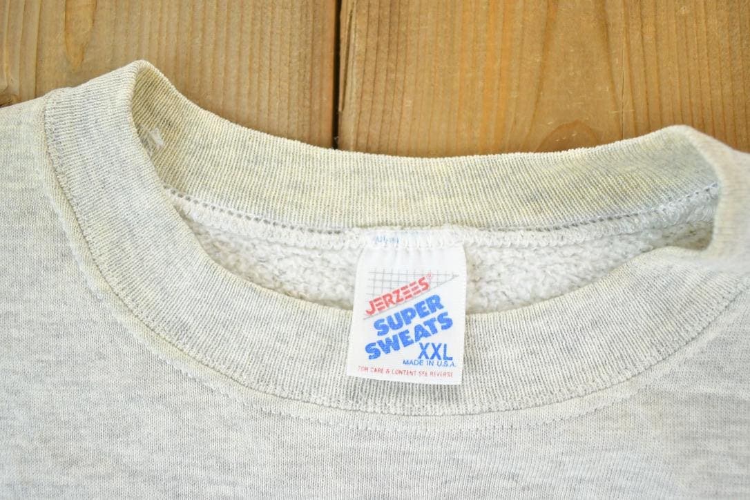 Vintage 1990s Wolf Country Souvenir Crewneck Sweatshirt Made In USAMen's Medium from propervintagecanada