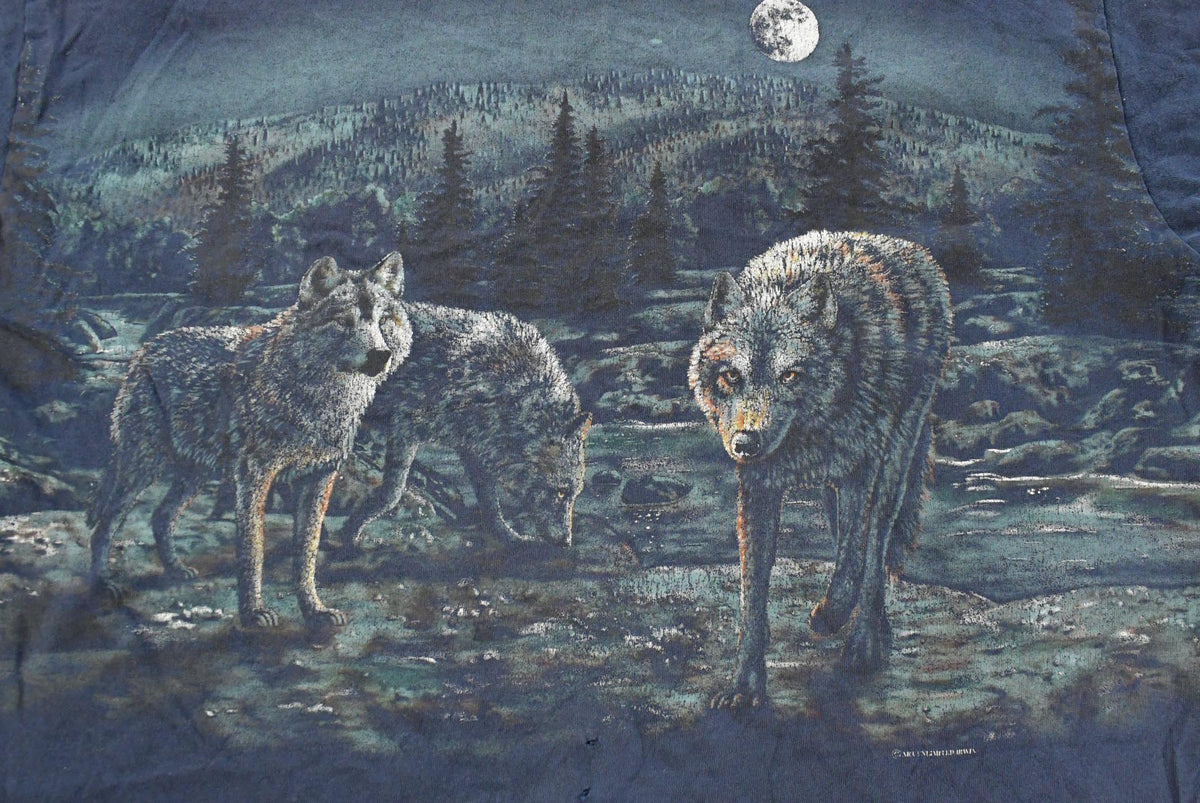Vintage 1990s Wolf Theme All Over Print Graphic T-Shirt Men's XL from propervintagecanada