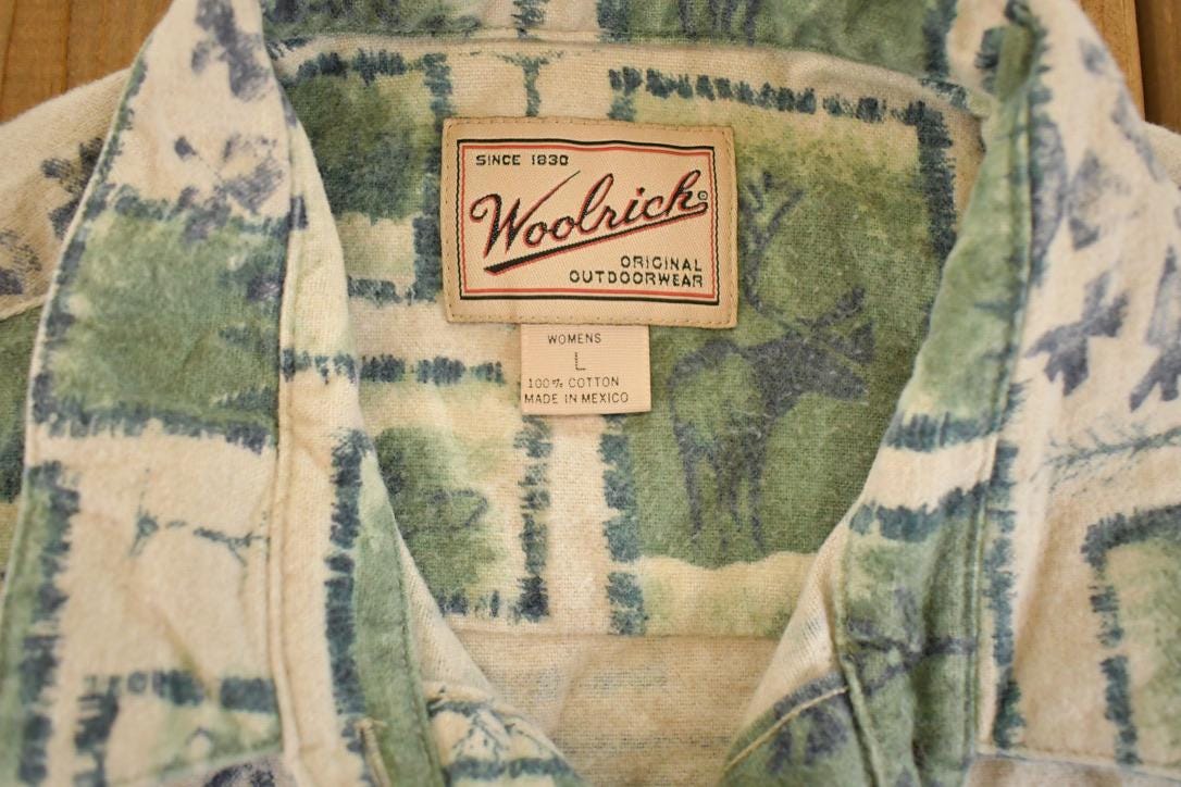 Vintage 1990s Woolrich Christman AOP Button Up Shirt Men's M from propervintagecanada