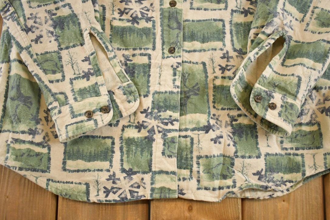 Vintage 1990s Woolrich Christman AOP Button Up Shirt Men's M from propervintagecanada