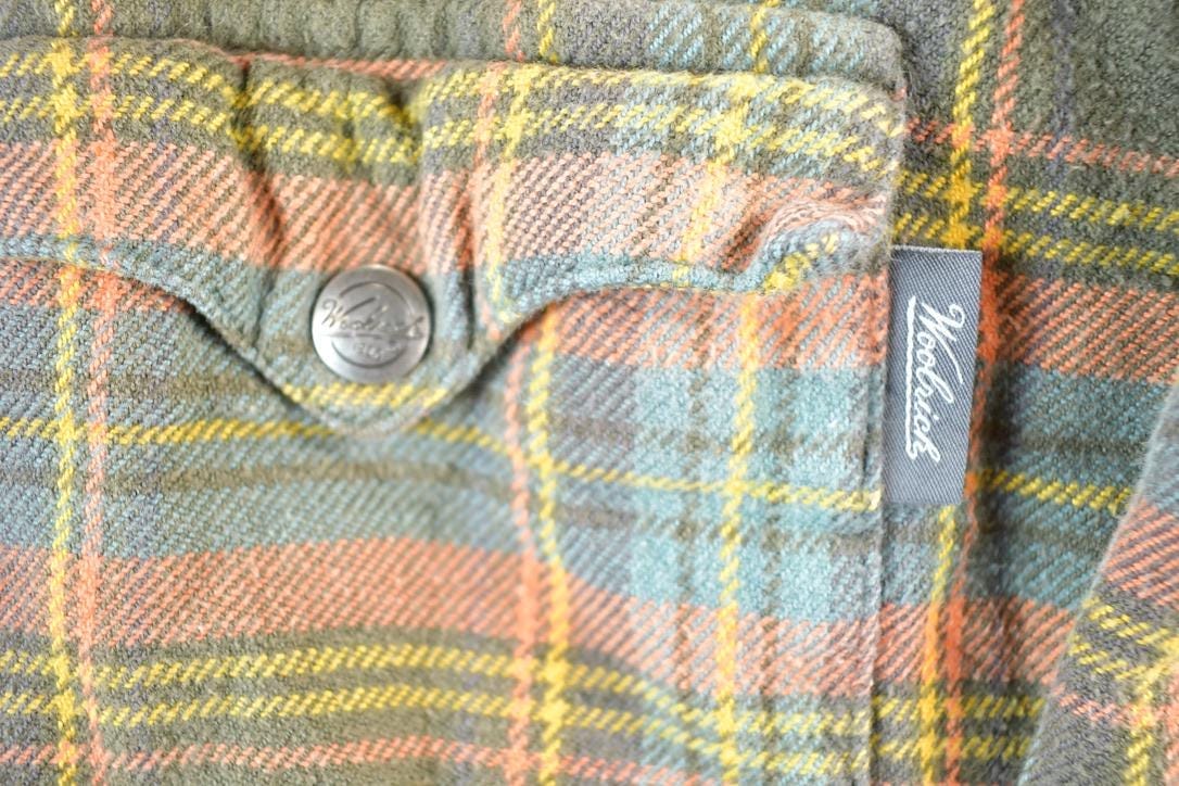 Vintage 1990s Woolrich Plaid Lined Flannel Button Up Shirt Mens M from propervintagecanada