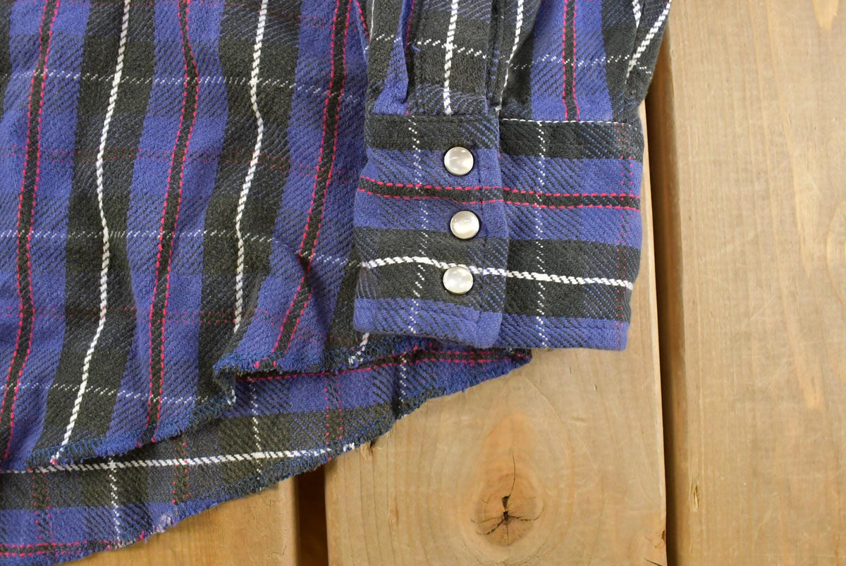 Vintage 1990s Wrangler Plaid Pearl Snap Western Shirt Mens XL from propervintagecanada