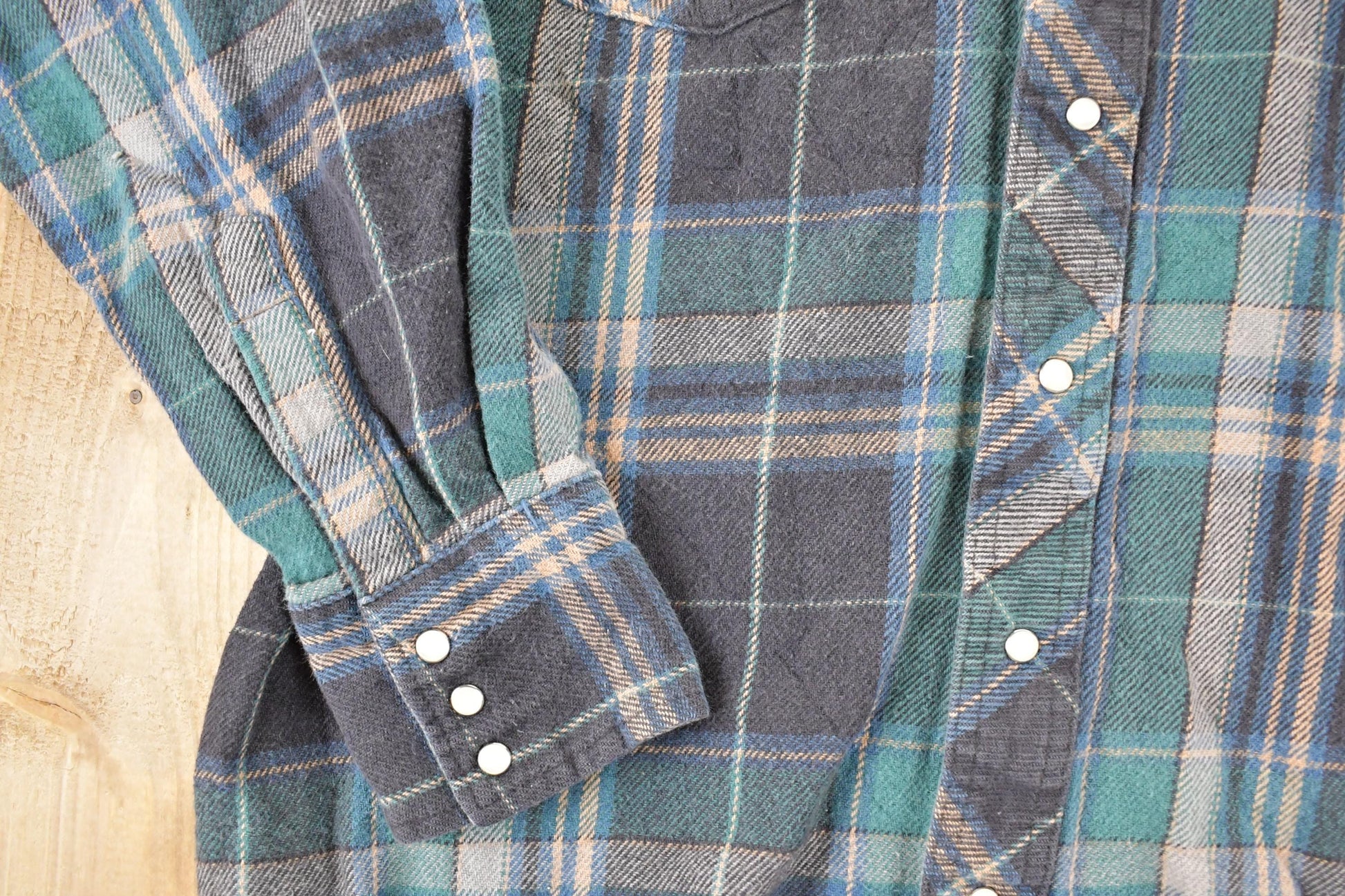 Vintage 1990s Wrangler Plaid Western Style Button Up Shirt Men's Large from propervintagecanada