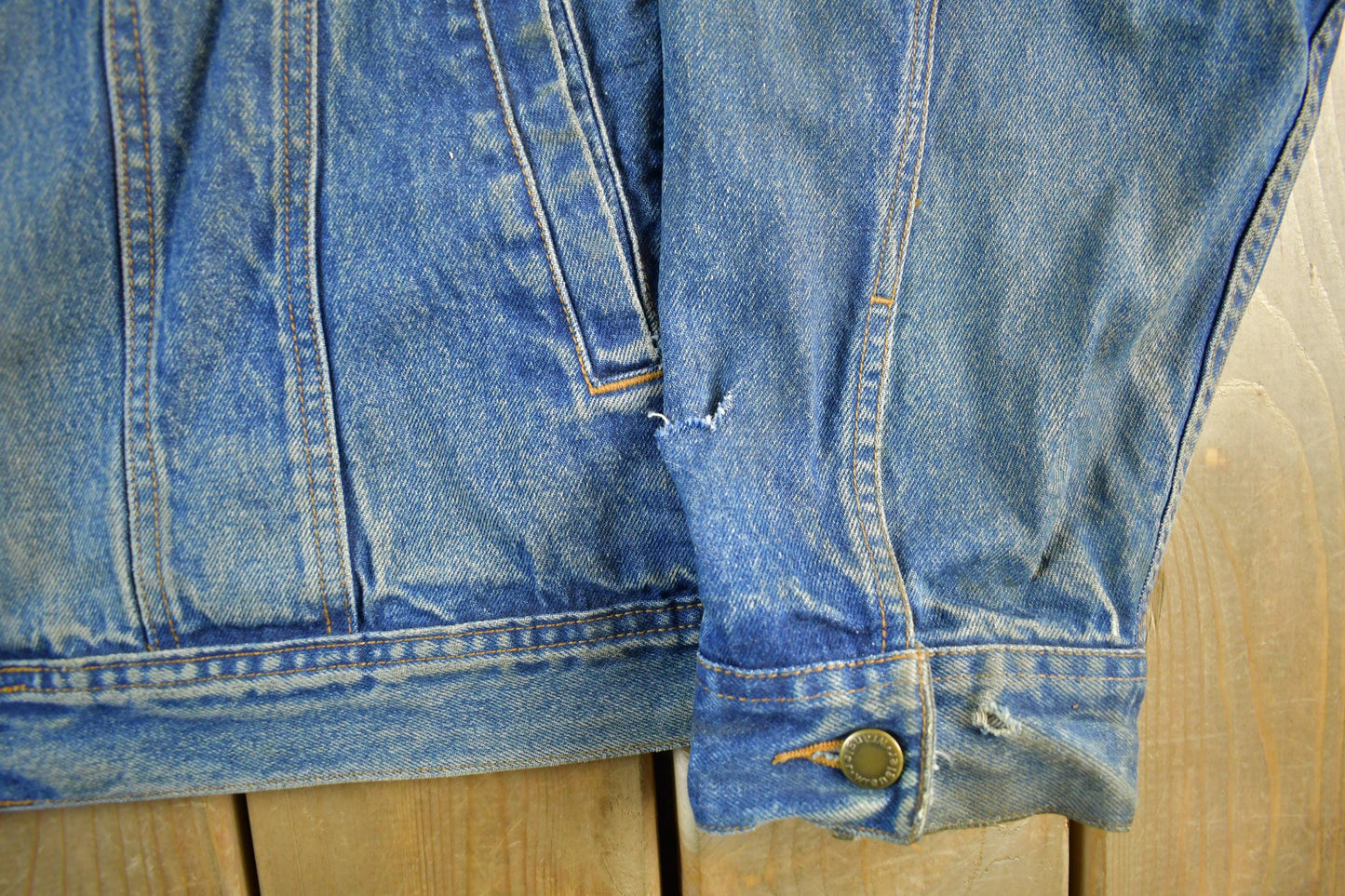 Vintage 1990s Wrangler Rugged Wear Denim Jean Trucker Jacket Men's 2XL from propervintagecanada