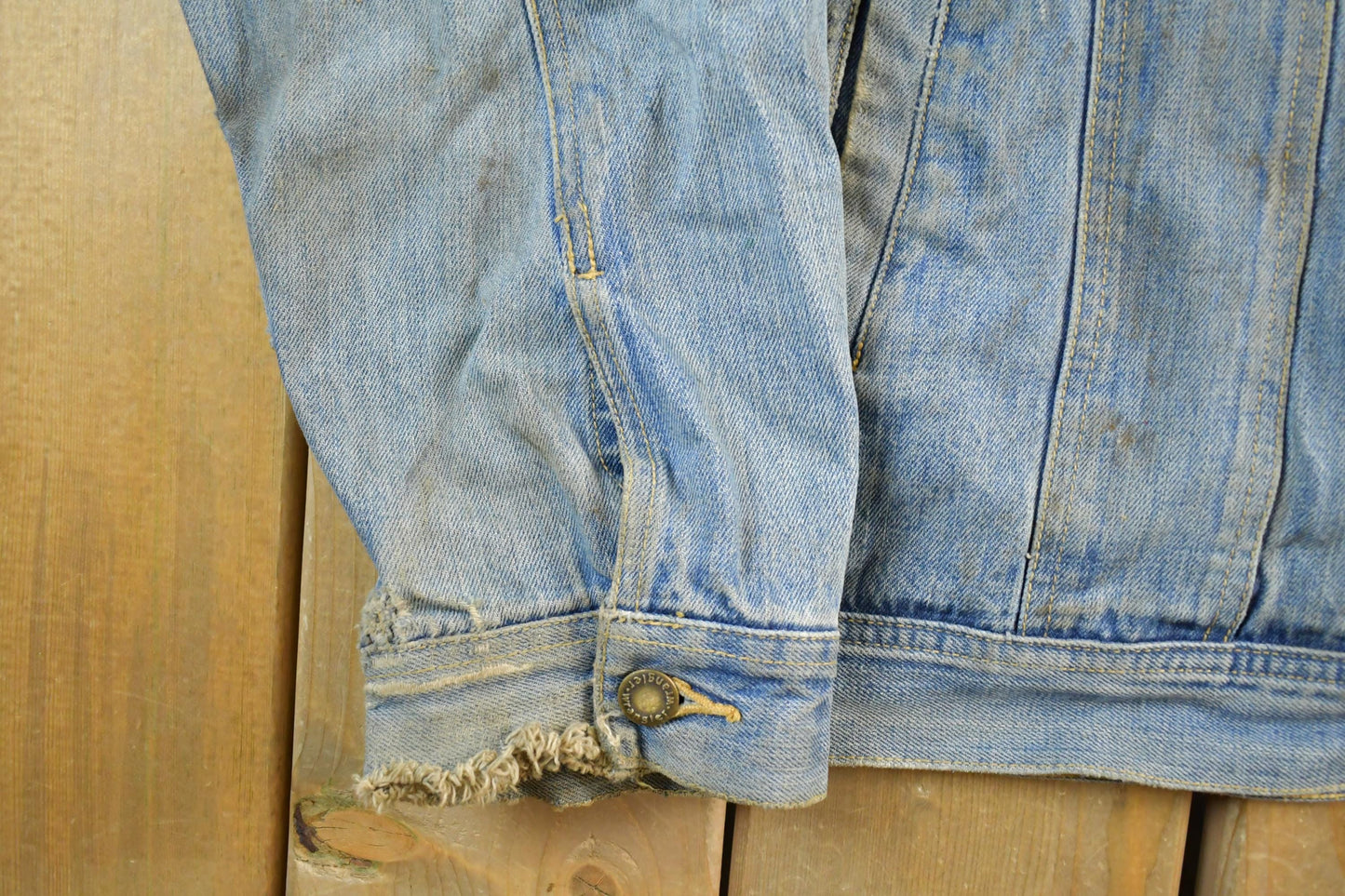 Vintage 1990s Wrangler Rugged Wear Distressed Denim Jean Trucker Jacket Men's XL from propervintagecanada