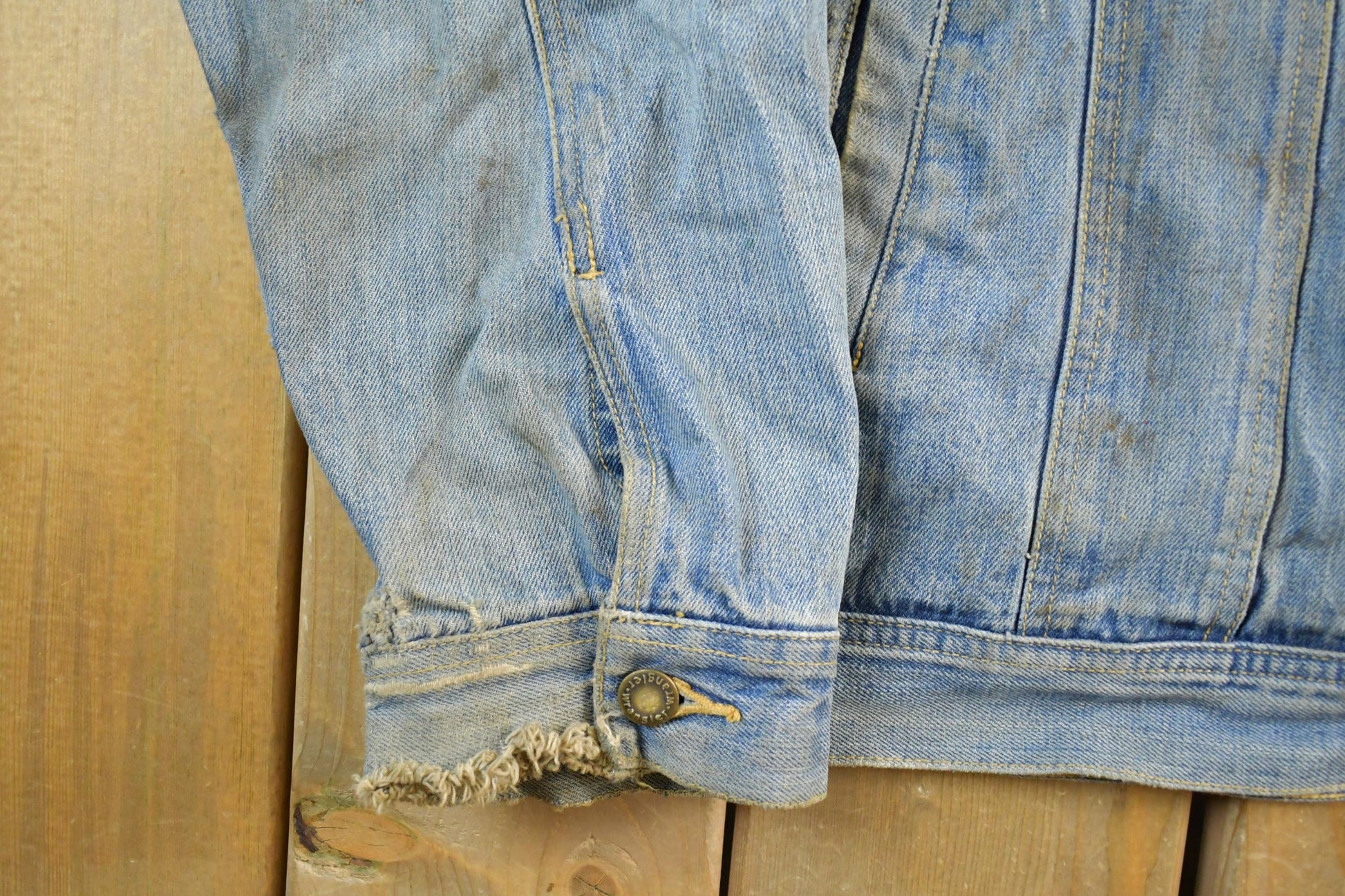 Vintage 1990s Wrangler Rugged Wear Distressed Denim Jean Trucker Jacket Men's XL from propervintagecanada