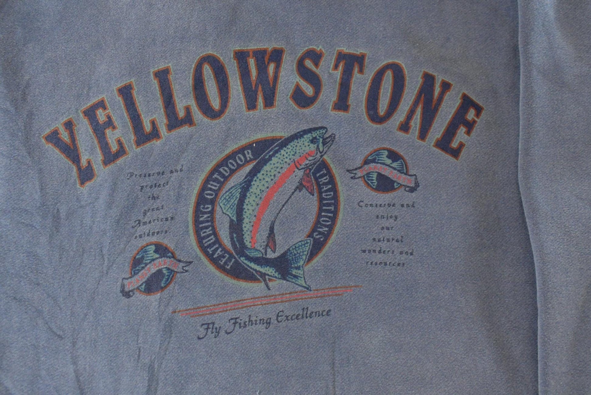 Vintage 1990s Yellowstone National Park Souvenir Hoodie Sweatshirt Men's Large from propervintagecanada