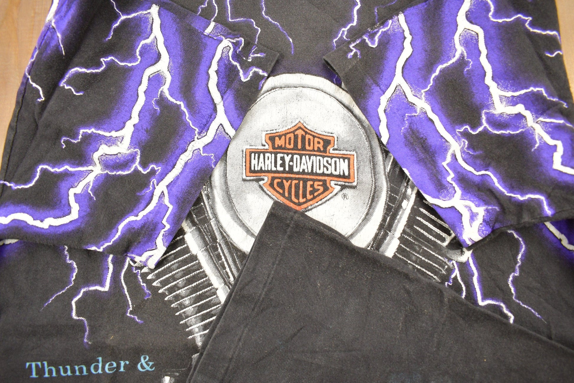 Vintage 1992 Harley Davidson Motorcycles Thunder & Lightning All Over Print T-Shirt Men's Medium from propervintagecanada