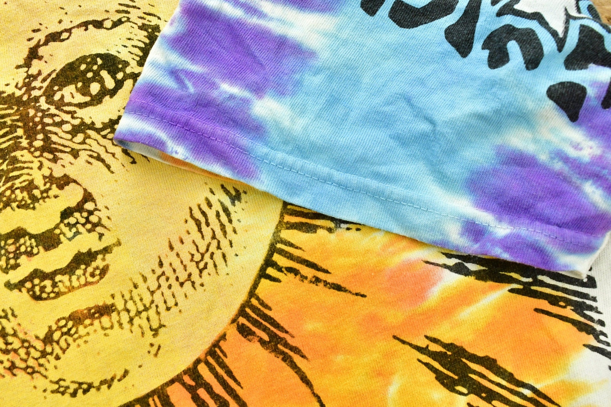 Vintage 1992 Liquid Blue Sun & Moon T Shirt from propervintagecanada