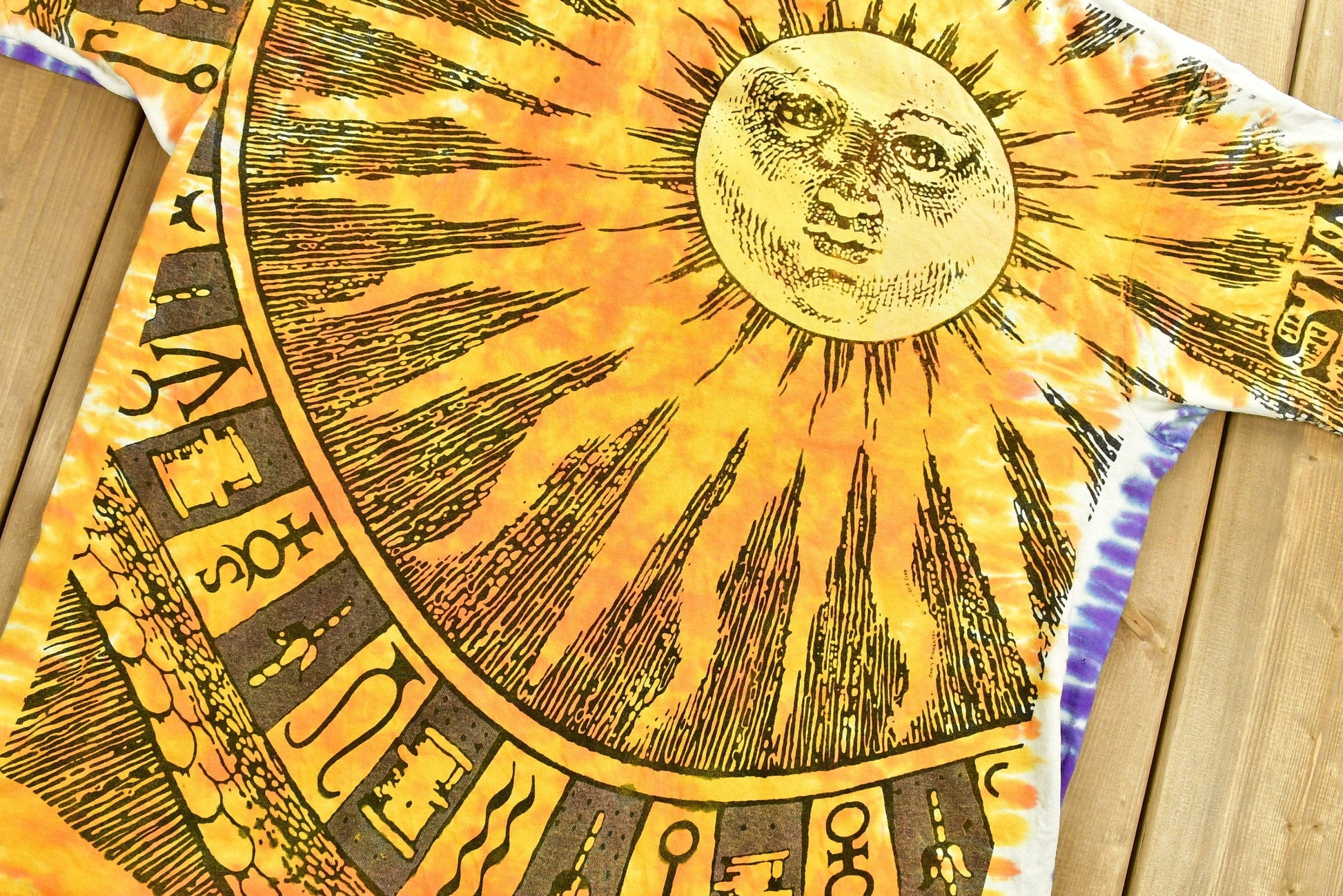 Vintage 1992 Liquid Blue Sun & Moon T Shirt from propervintagecanada