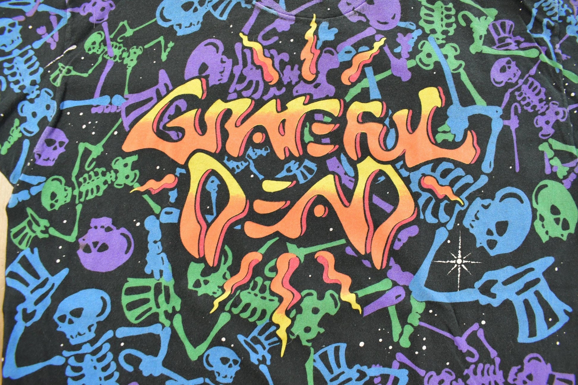 Vintage 1992 The Grateful Dead Dead Spaces All Over Print Graphic T-Shirt Men's XL from propervintagecanada