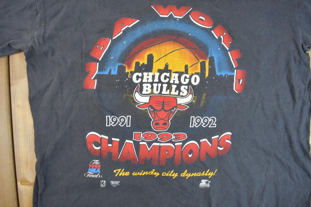 Vintage 1993 Chicago Bulls 3 Peat NBA World Champions Basketball Graphic T-Shirt Men's XL from propervintagecanada