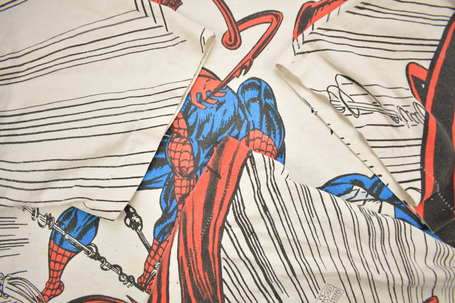 Vintage 1993 Spiderman Vs Venom Vs Carnage MARVEL Comics Mega Print T-Shirt from propervintagecanada