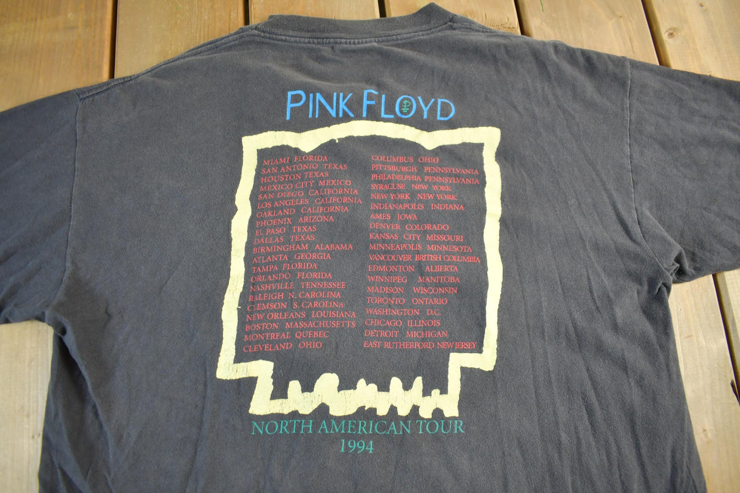 Vintage 1994 Pink Floyd Division Bell Tour Band T-Shirt Men's XL from propervintagecanada