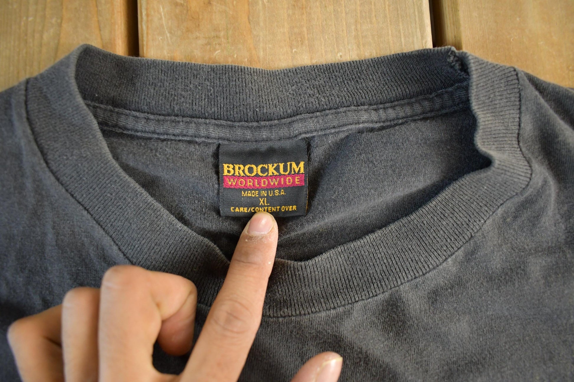 Vintage 1994 Pink Floyd Division Bell Tour Band T-Shirt Men's XL from propervintagecanada