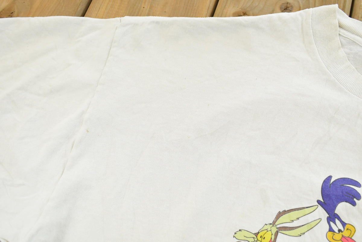 Vintage 1995 Looney Tunes Six Flags Graphic T Shirt Mens 2XL from propervintagecanada