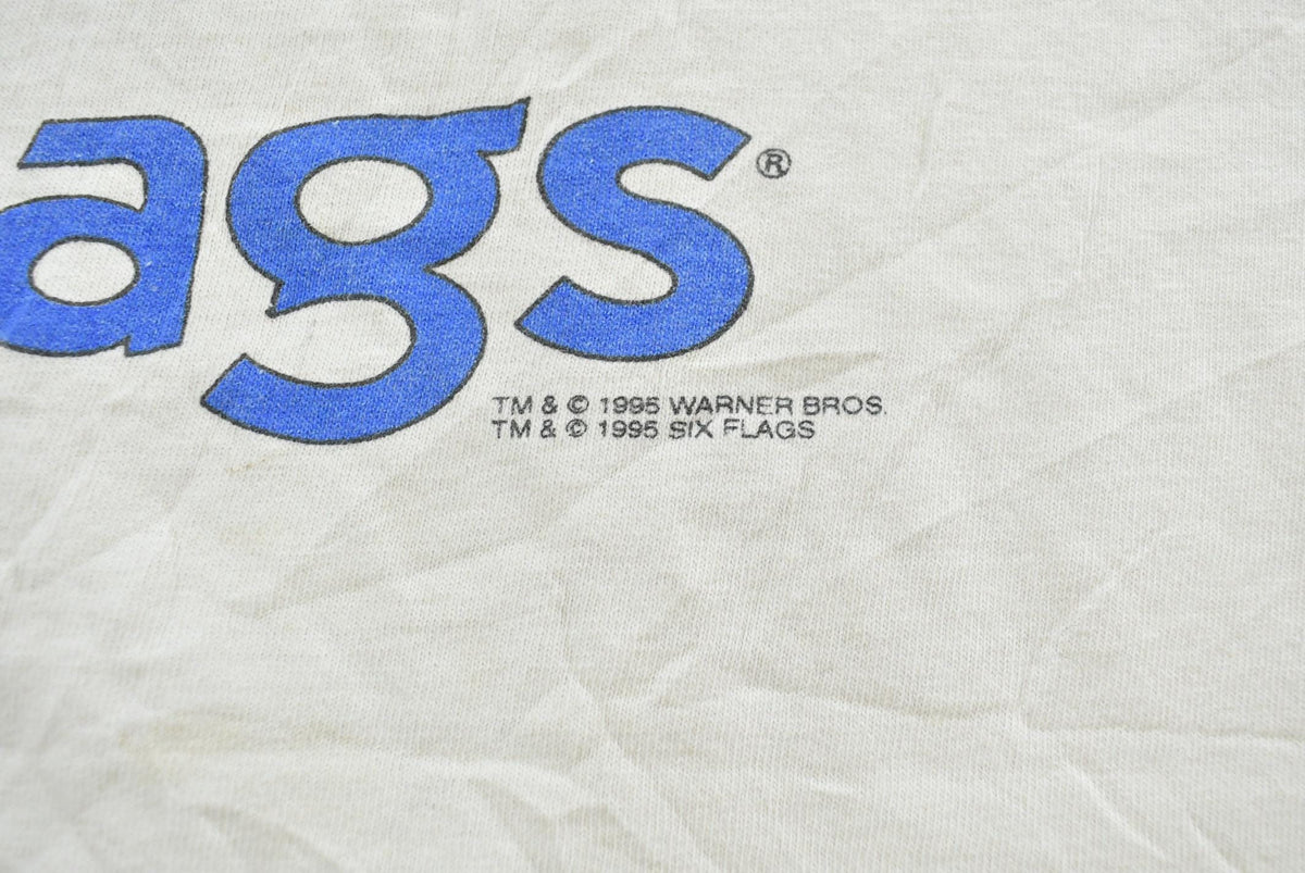 Vintage 1995 Looney Tunes Six Flags Graphic T Shirt Mens 2XL from propervintagecanada