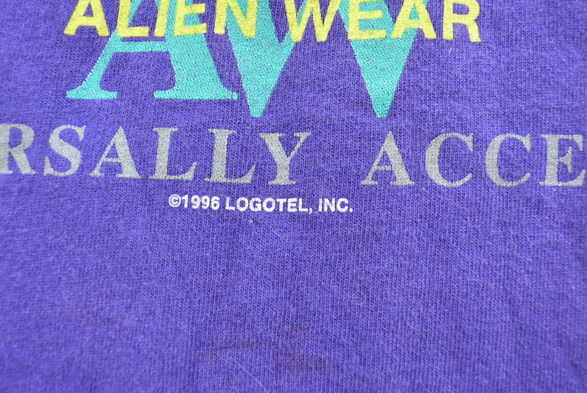 Vintage 1996 Alien Wear Graphic T-Shirt Mens XL from propervintagecanada