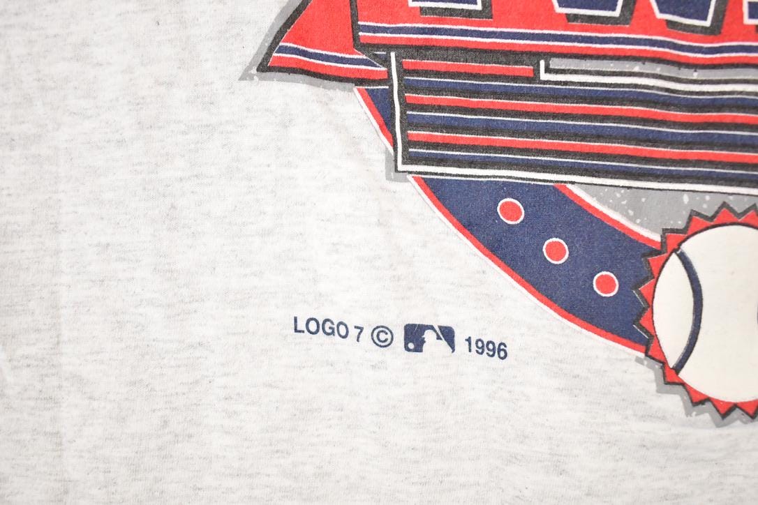 Vintage 1996 Logo 7 Minnesota Twins MLB T-Shirt Men's M from propervintagecanada