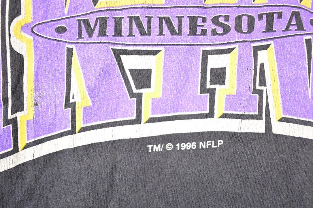 Vintage 1996 Logo 7 Minnesota Vikings NFL T-Shirt Men's XL from propervintagecanada