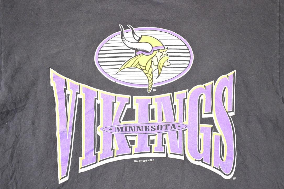 Vintage 1996 Logo 7 Minnesota Vikings NFL T-Shirt Men's XL from propervintagecanada