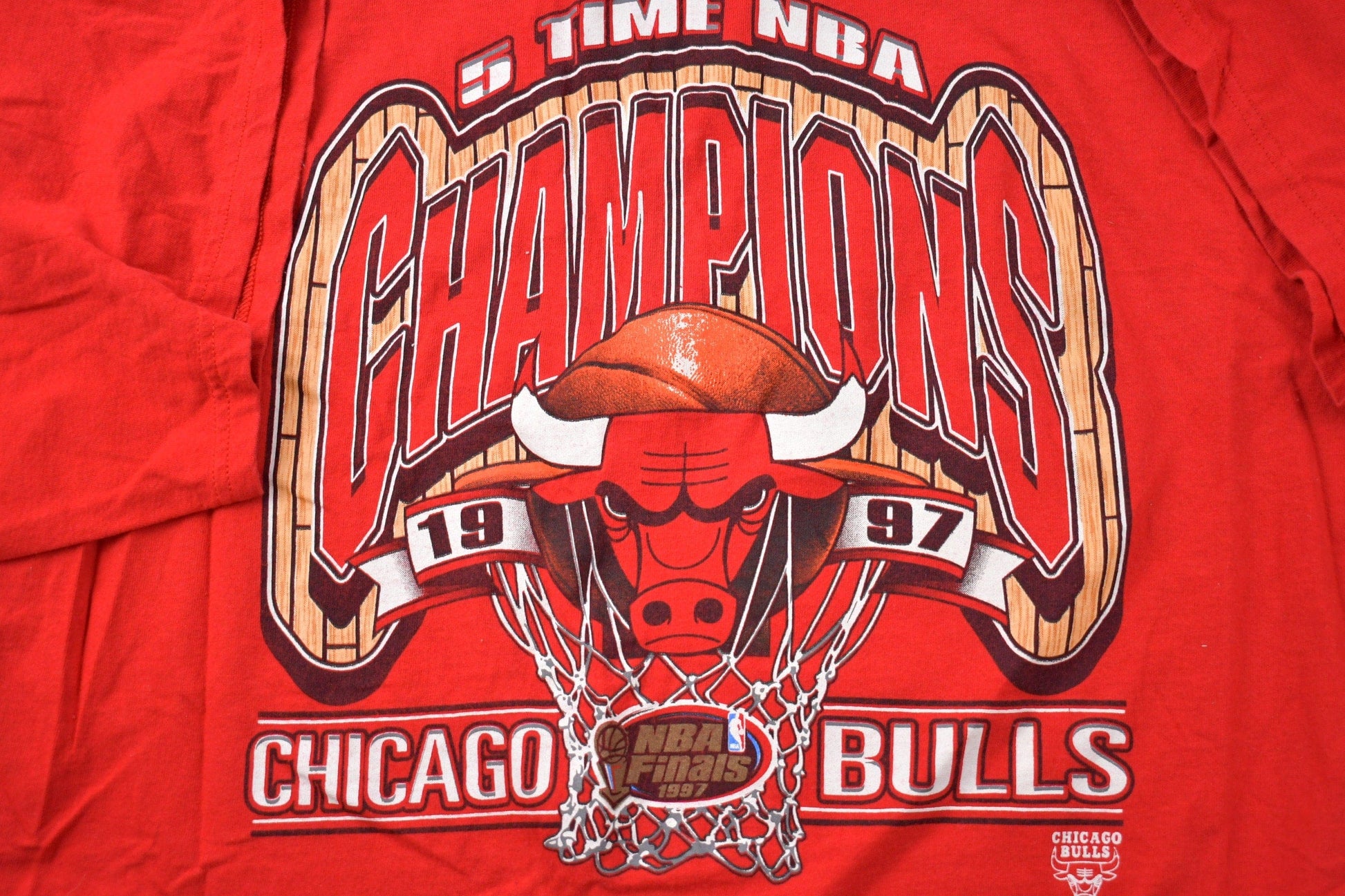 Vintage 1997 Chicago Bulls NBA 5-Peat Champions Logo Athletic Made In USA Graphic T-Shirt / Streetwear / Retro Style / Single Stitch Bulls from propervintagecanada